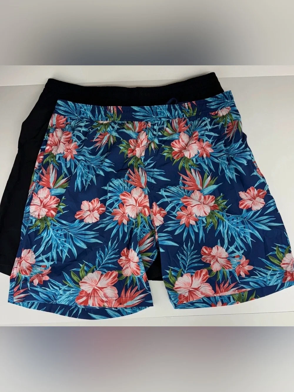 Kirkland Signature Men's Lined Stretch 2 Swim Trunks Tropical / Black Size XL